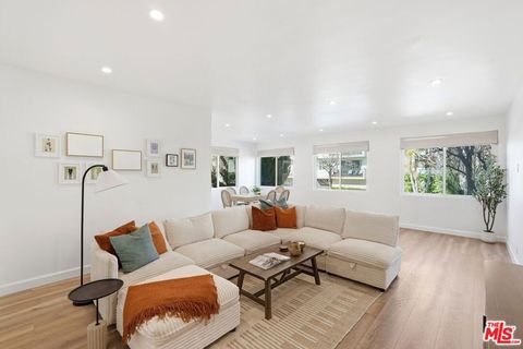 Photo of 324 S Elm Drive #101, Beverly Hills, CA 90212 (MLS # 26669761)