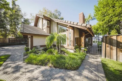 813 Avenida Loma Vis, San Dimas, CA 91773 - MLS#: CV25255648