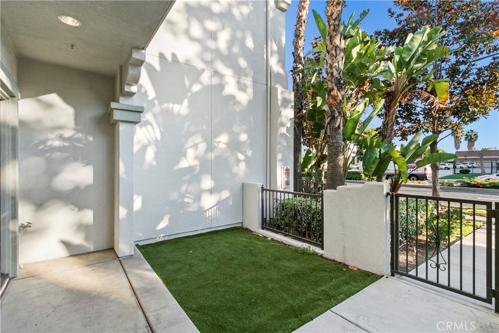 Founder's Walk - Residential