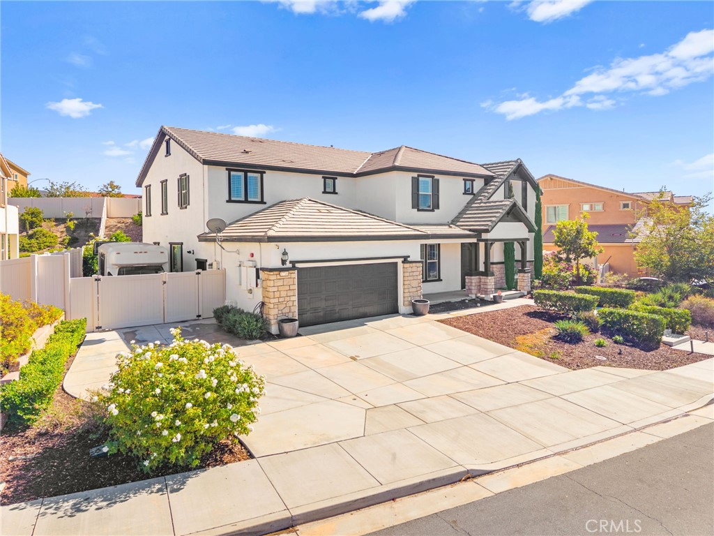 Main image without alt text