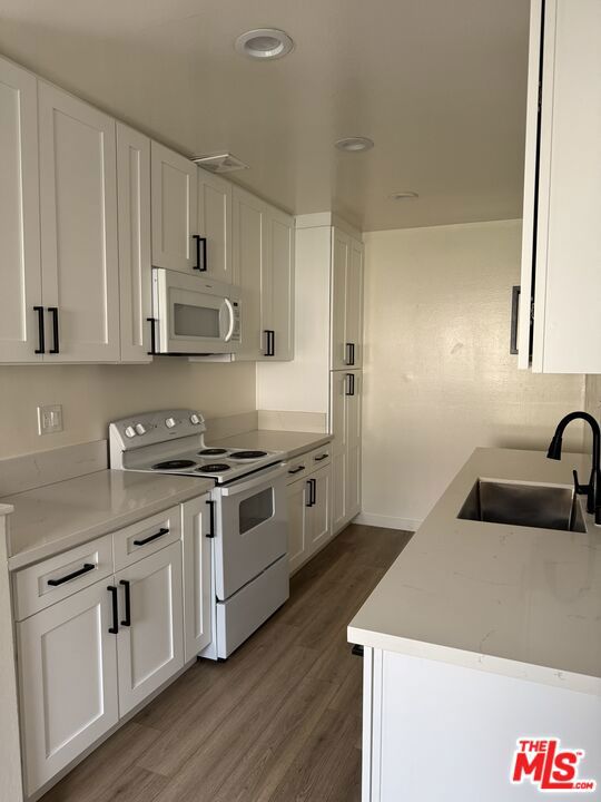 5400 Newcastle Avenue 68