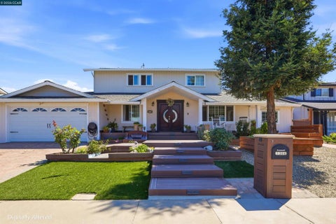 Photo of 1386 Lichen Ct CT, Concord, CA 94521 (MLS # 41145651)