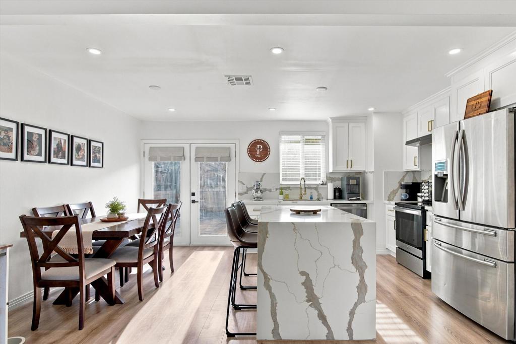 52591 Avenida Martinez