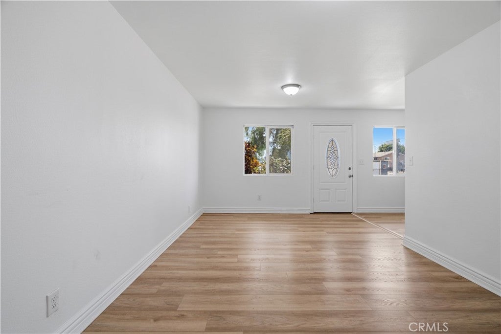 1353 W 60th