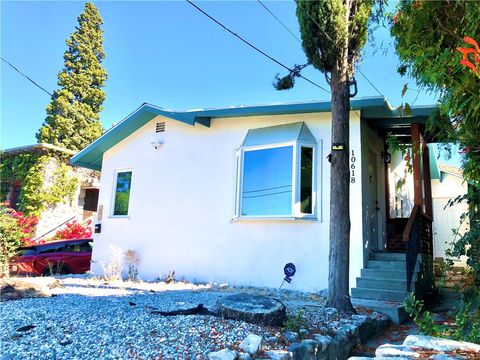 Photo of 10618 Samoa Ave, Tujunga, CA 91042 (MLS # GD25243835)