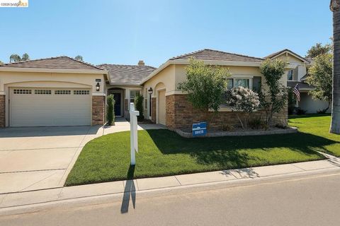 Photo of 2072 2072 Bridgeport Loop Loop, Discovery Bay, CA 94505 (MLS # 41125898)