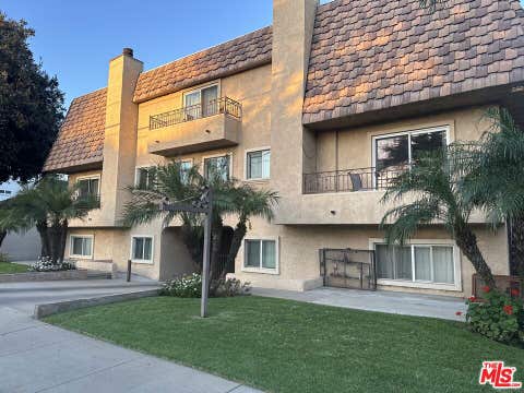Photo of 6620 Hazeltine Avenue #110, Van Nuys, CA 91405 (MLS # 26834027)
