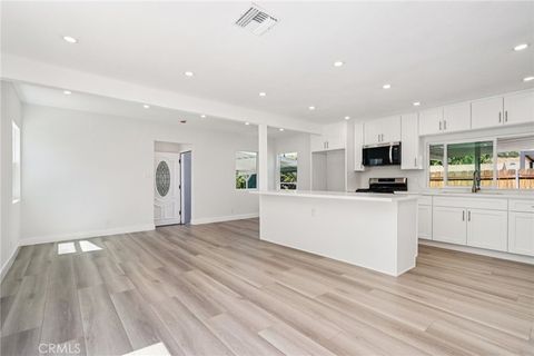 Photo of 11034 Scoville Ave, Sunland, CA 91040 (MLS # BB26068640)