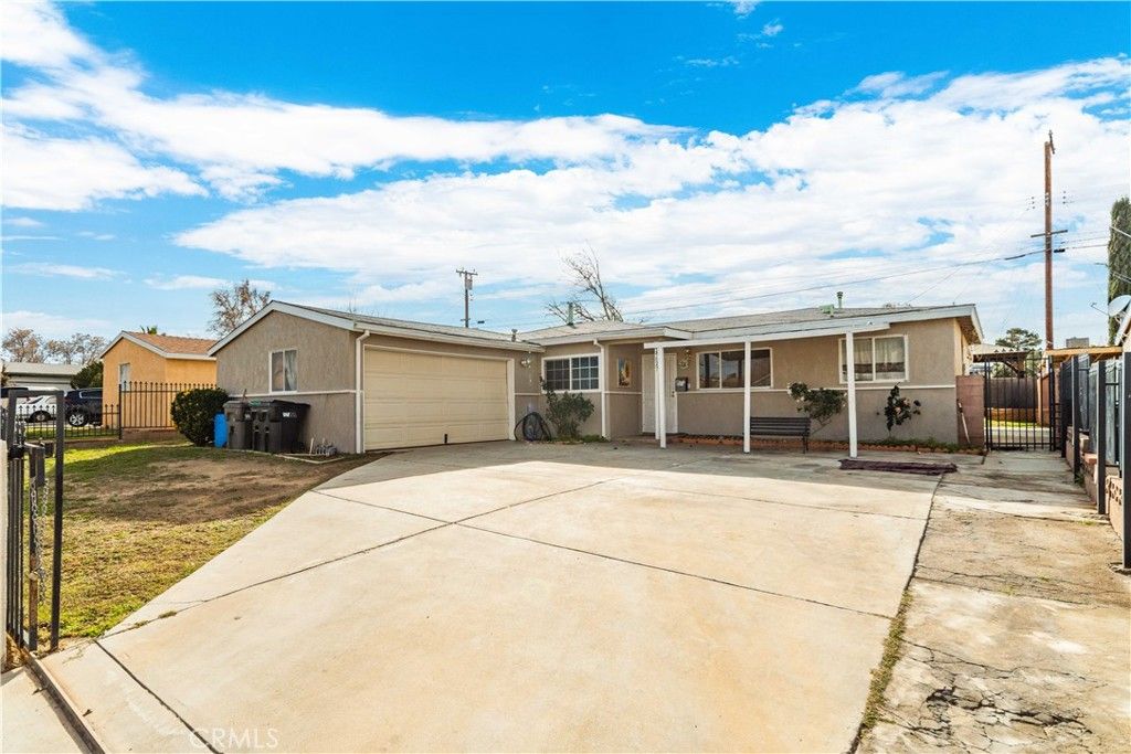 Photo of 44627 Rodin Ave, Lancaster, CA 93535 (MLS # SR26039281)