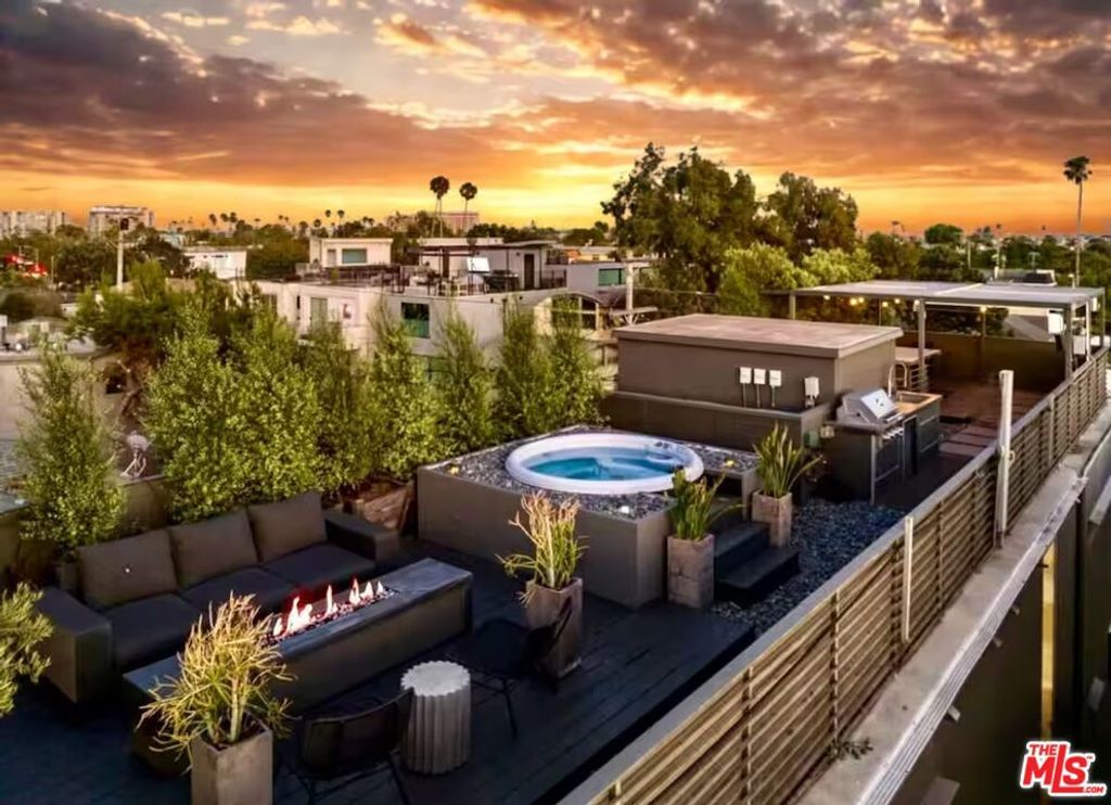 Photo of 406 Grand Boulevard, Venice, CA 90291 (MLS # 26830087)