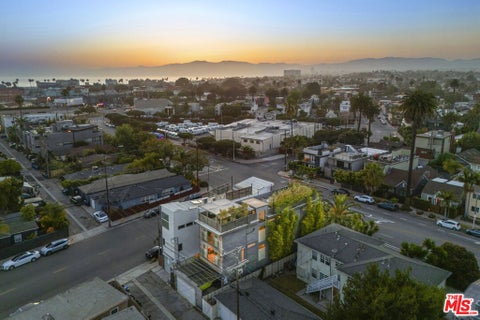 Photo of 406 Grand Boulevard, Venice, CA 90291 (MLS # 26830087)
