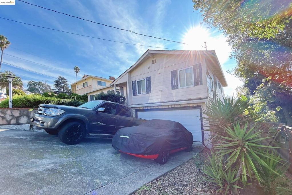 OAKLAND ZOO - Residential