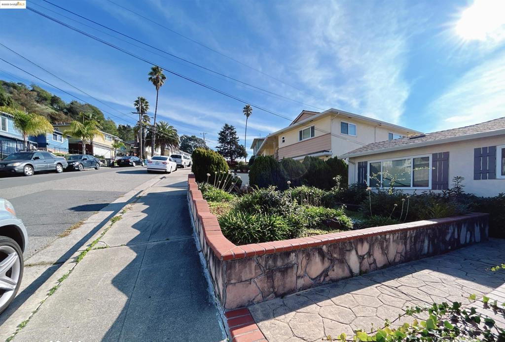 OAKLAND ZOO - Residential