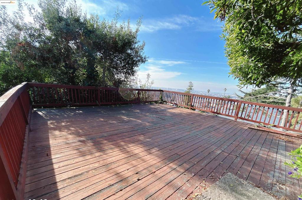 OAKLAND ZOO - Residential