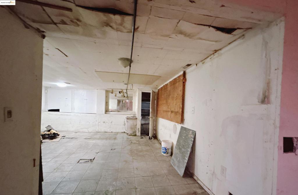 OAKLAND ZOO - Residential