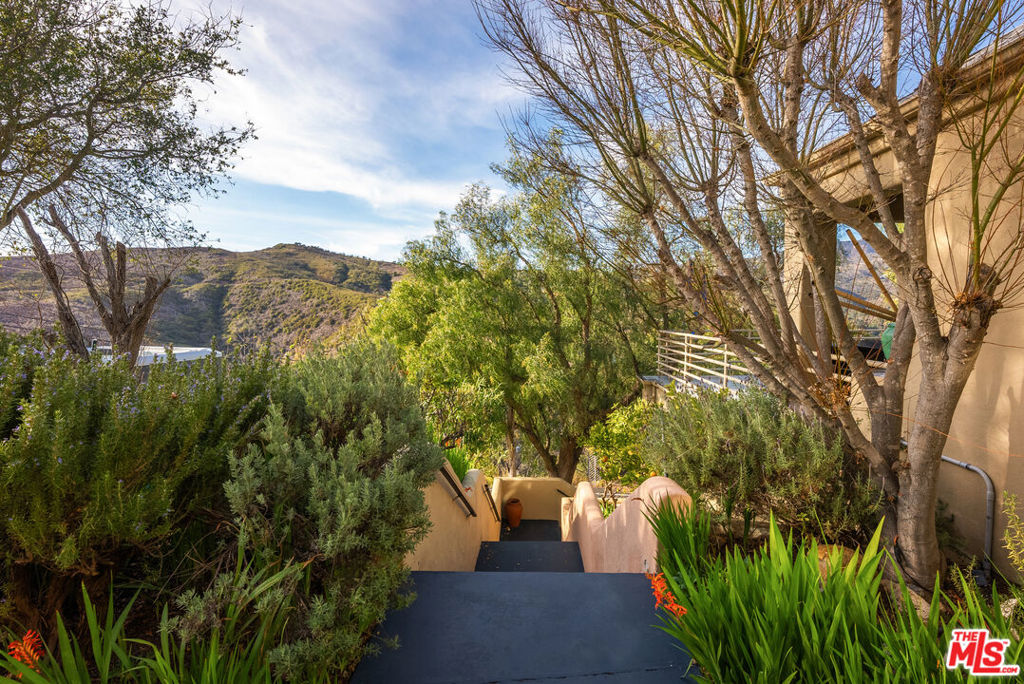 4350 hillview drive