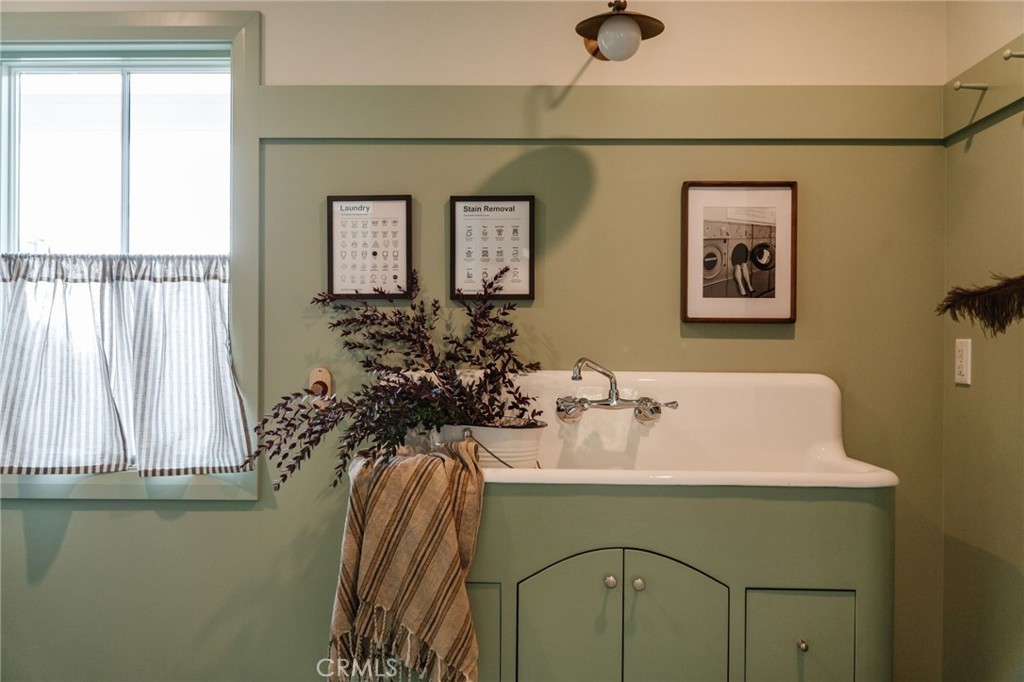 4246 Farmdale Avenue