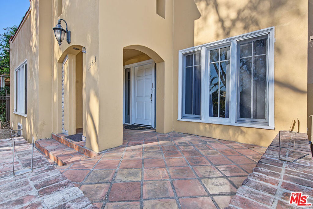 1283 S WINDSOR