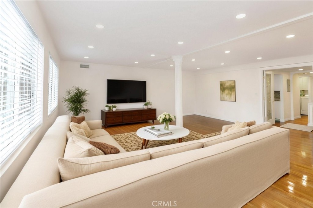 Welcome to your next home in one of LAs most desirable neighborhoods, Los Feliz. This 3-bedroom, 2-bathroom home offers 1720 square feet of well-designed living space that combines classic charm with modern comfort.
Inside, you will find natural and recessed lighting, wooden floors throughout, and spacious rooms that provide flexibility for living, working, or relaxing. The bedrooms are large and filled with light, and the two full bathrooms offer both function and style.
The full kitchen is ideal for cooking and gathering, featuring modern appliances and plenty of storage space. Whether you are hosting or enjoying a quiet evening, this home offers a comfortable and stylish environment.
Located in a prime area near top restaurants, coffee shops, parks, and local favorites, this home puts you in the center of everything that makes Silver Lake and Echo Park so special.