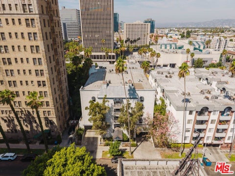 Photo of 631 S Kenmore Avenue #303, Los Angeles, CA 90005 (MLS # 26934805)