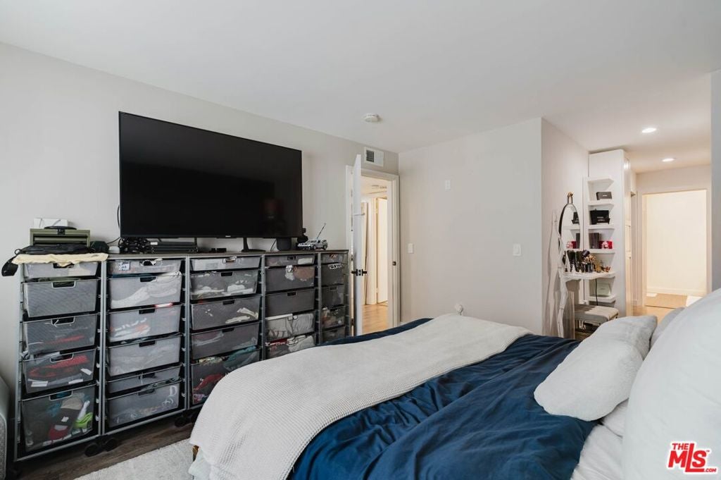 631 S Kenmore Avenue 303