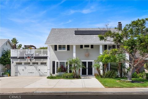 Photo of 20131 Crown Reef Ln Ln, Huntington Beach, CA 92646 (MLS # OC25216680)