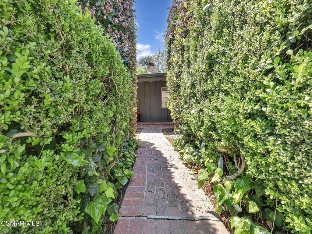 13606 Oak Canyon Avenue
