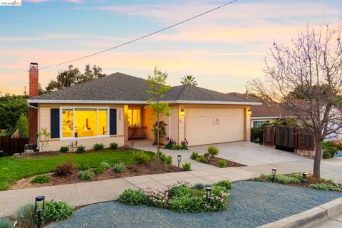 Photo of 1665 Highland Blvd Blvd, Hayward, CA 94542 (MLS # 41128791)