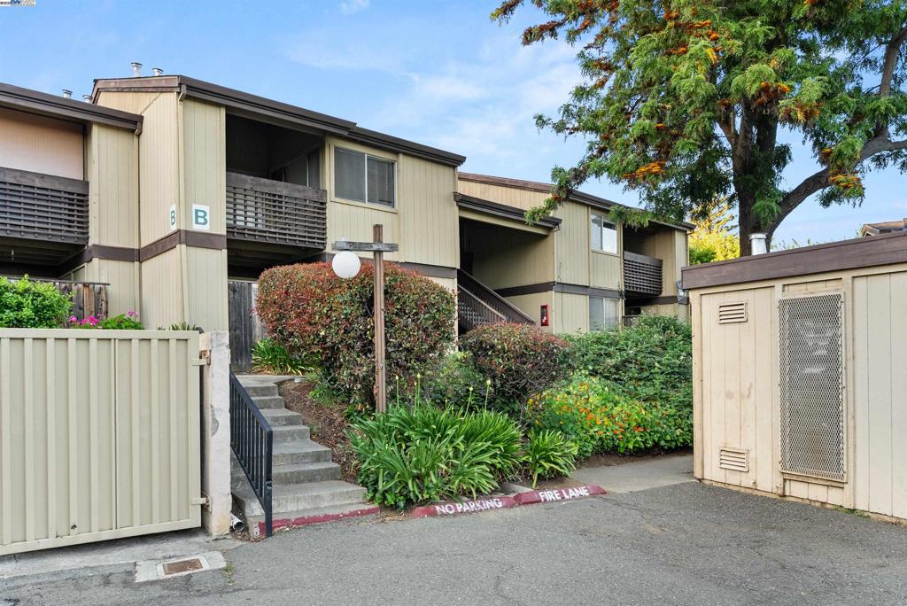 This cozy and well-maintained lower unit is indeed a fantastic opportunity for both first-time buyers and investors! With a functional layout featuring 1 bedroom and 1 bath, it offers a spacious and private patio perfect for unwinding. The bathroom update in 2024 adds a modern touch, enhancing its appeal. Conveniently situated near Sutter Solano Medical Center, Kaiser Permanente, Six Flags, Dan Foley Park, and just minutes from major freeways, this unit is all about easy living.