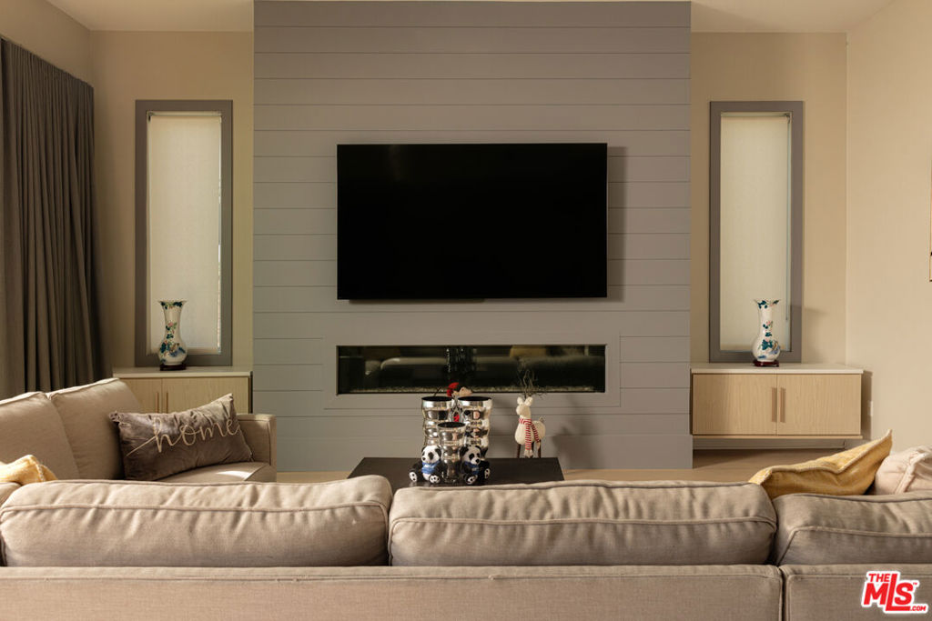 11773 N Greenwood Drive