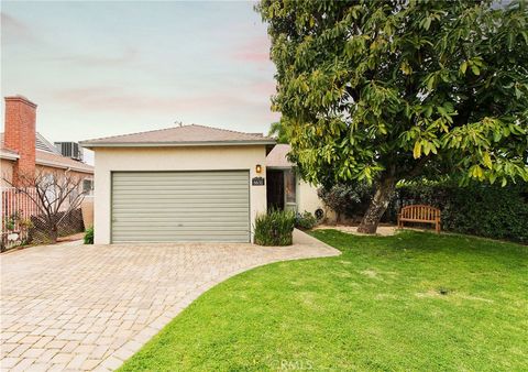 6631 Densmore Avenue Lake Balboa CA 91406