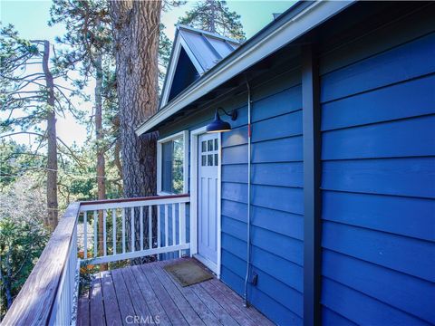 Photo of 810 W Victoria Court, Lake Arrowhead, CA 92352 (MLS # IG25275844)