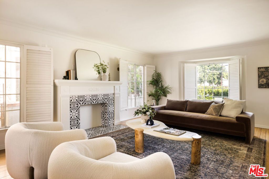 Photo of 4002 W Adams Boulevard, Los Angeles, CA 90018 (MLS # 25588973)