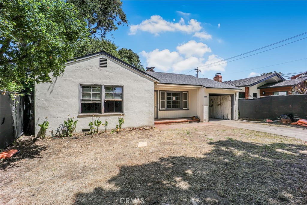 Main image without alt text