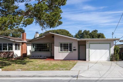 Photo of 662 Oak Street, Monterey, CA 93940 (MLS # ML82040445)