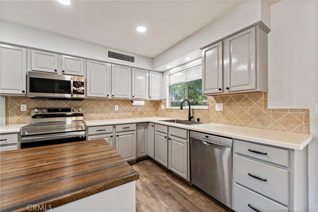 Bakersfield, California 93309, United States, 3 Bedrooms Bedrooms, ,2 BathroomsBathrooms,Residential,Active,227493