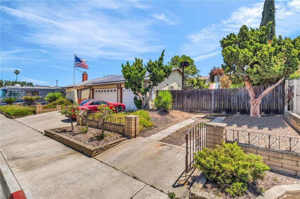 1035 Ellen Lane