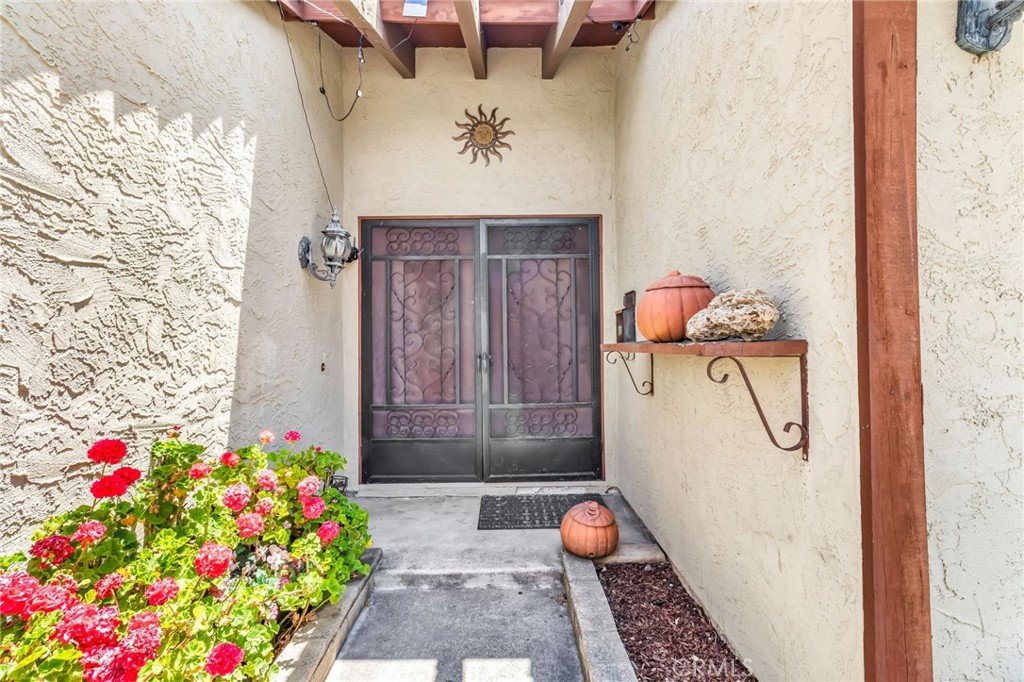 1035 Ellen Lane