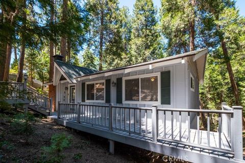 Photo of 29054 Alder Ter Ter, Cedar Glen, CA 92321 (MLS # SR25172188)