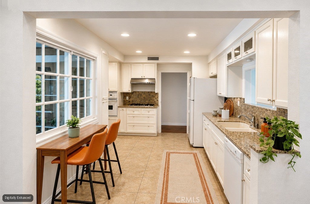 851 S Danbrook