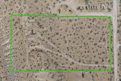 Photo of 56666 Lowe AVE, Yucca Valley, CA 92284 (MLS # JT26104495)