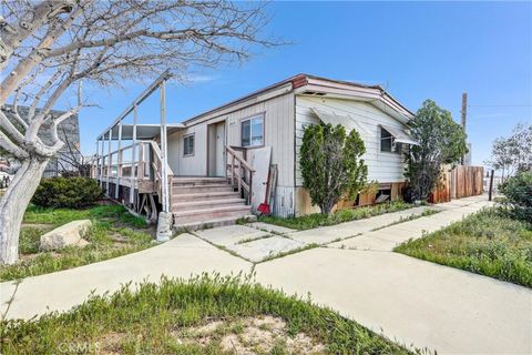 Photo of 20695 Dale Evans Pkwy Pkwy, Apple Valley, CA 92307 (MLS # SW26029307)