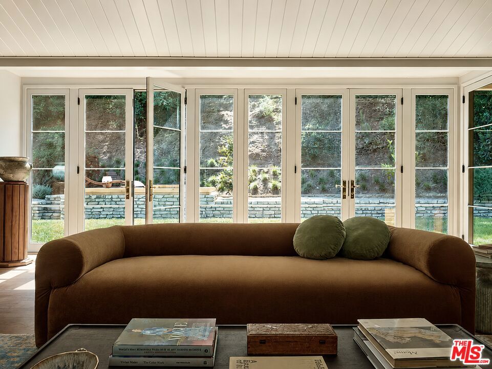 2633 Mandeville Canyon Road