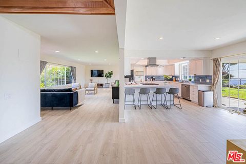 Photo of 2620 Sea Pine Lane, La Crescenta, CA 91214 (MLS # 26664421)