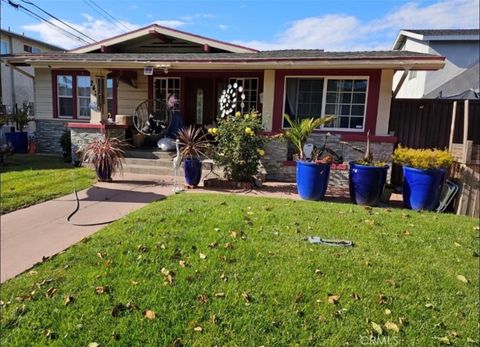 Photo of 2421 E 6th St, Long Beach, CA 90814 (MLS # DW26080595)