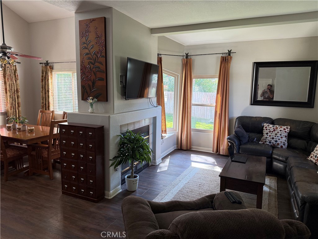 42086 Paseo Brillante