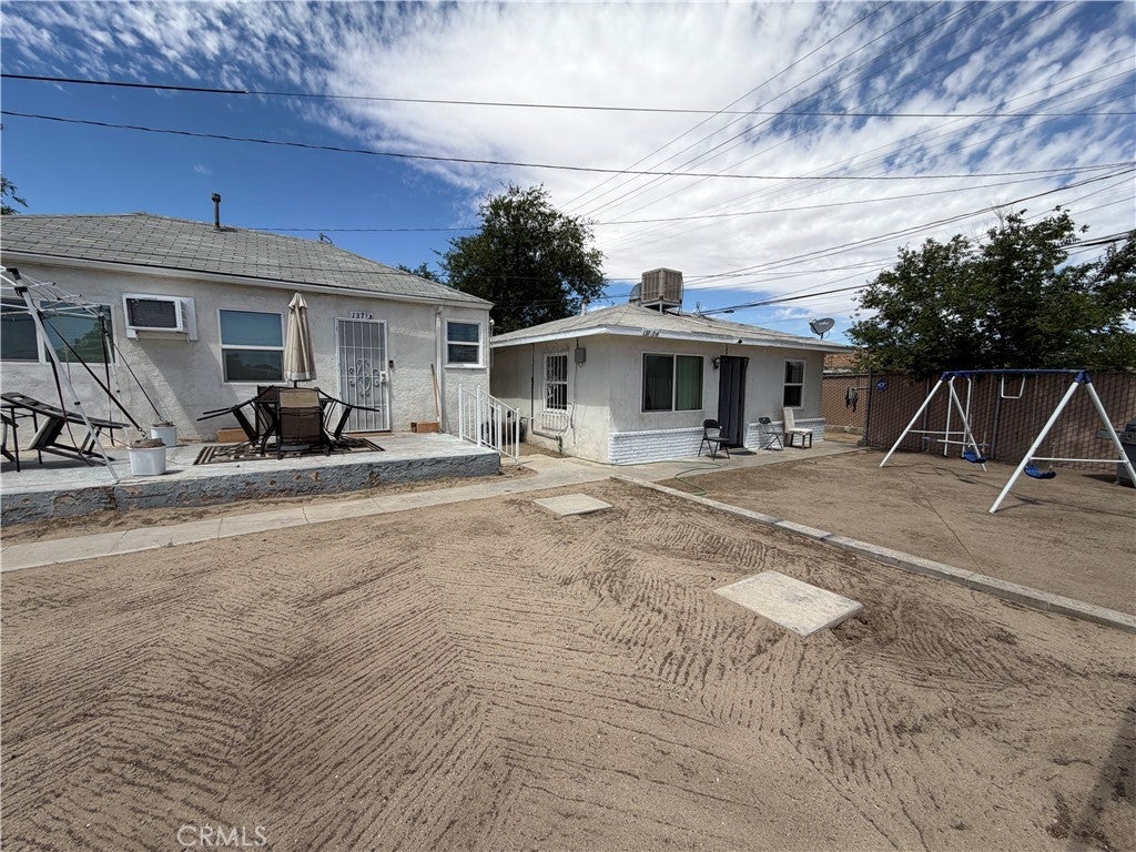 137 W Fredricks