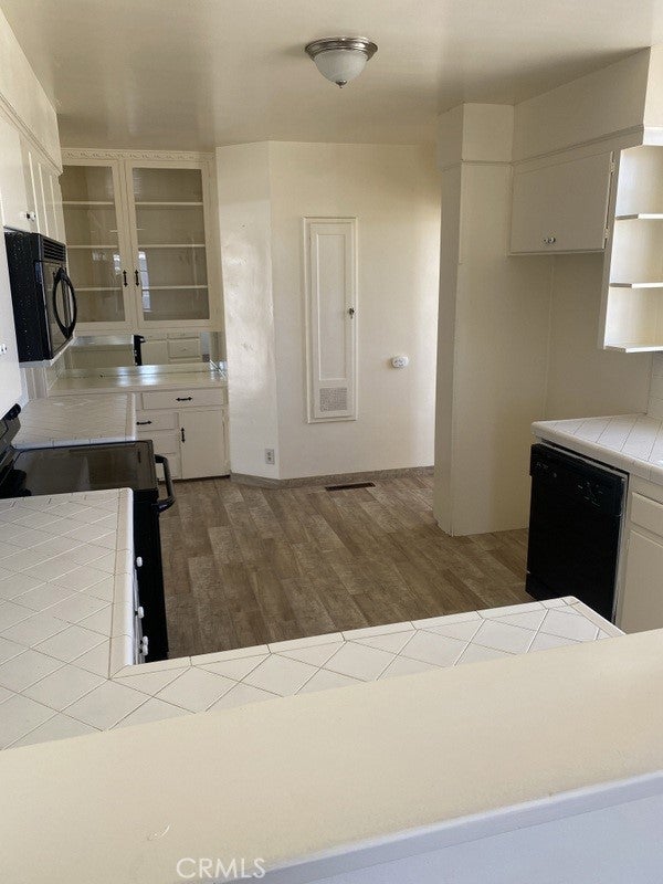 137 W Fredricks