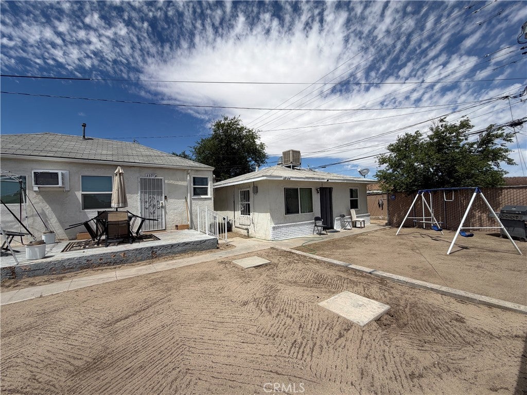 137 W Fredricks