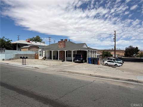 Photo of 137 W Fredricks ST, Barstow, CA 92311 (MLS # HD26105771)